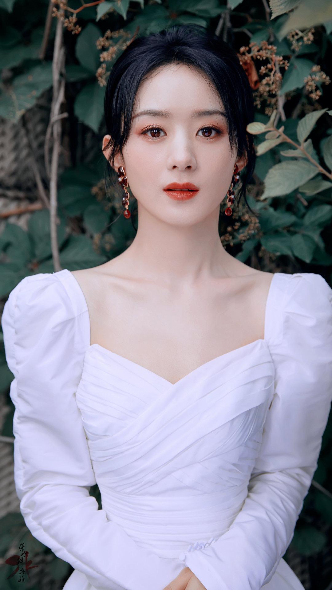 赵丽颖高清近照写真,白色修身裙红头绳,侧面看瘦得像"纸片人" - 知乎
