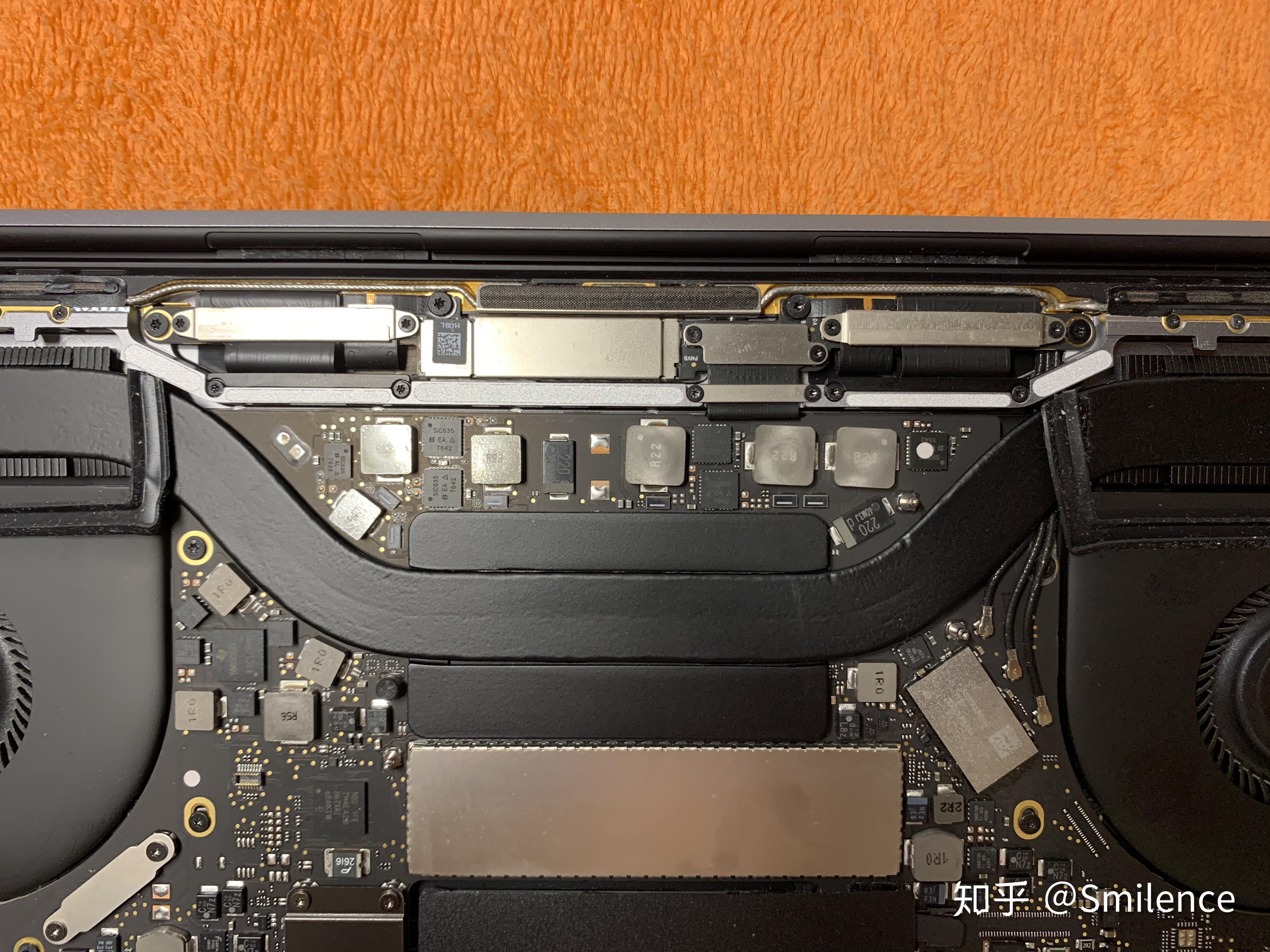 排线门问题产生问题的原因问题在于16款屏幕当时使用了新的柔性排线