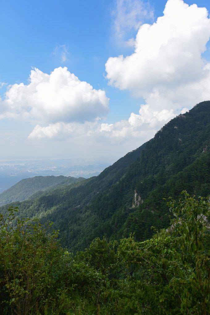 自驾瑞虎8绝美庐山牯岭镇典型的地垒式块段山