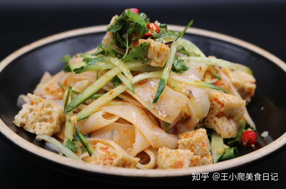 正宗凉皮完整制作步骤,详解调料水辣椒油配方,学会完全能出摊卖 - 知乎