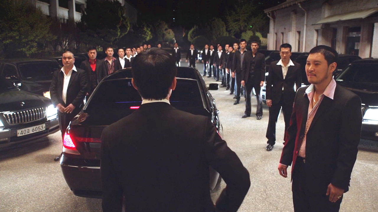 兄弟俩从小被人欺负不料长大后独霸香港叱诧风云成了黑帮教父