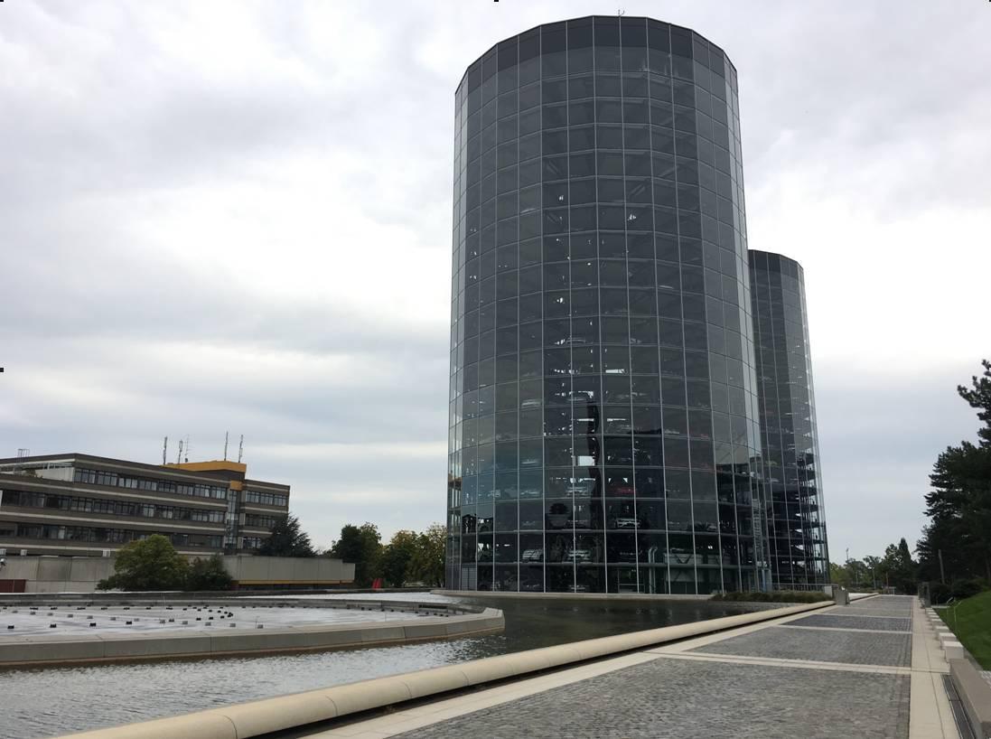 的造型在园区处处可见素有汽车世界迪斯尼乐园之称的autostadt 汽车城