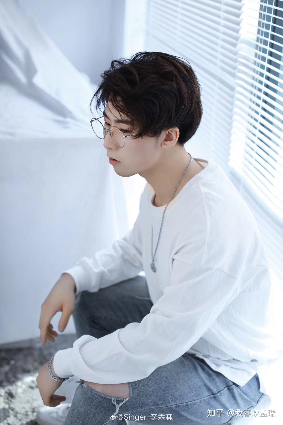 有哪些仅凭一首歌就足以惊艳到你的小众的歌手?