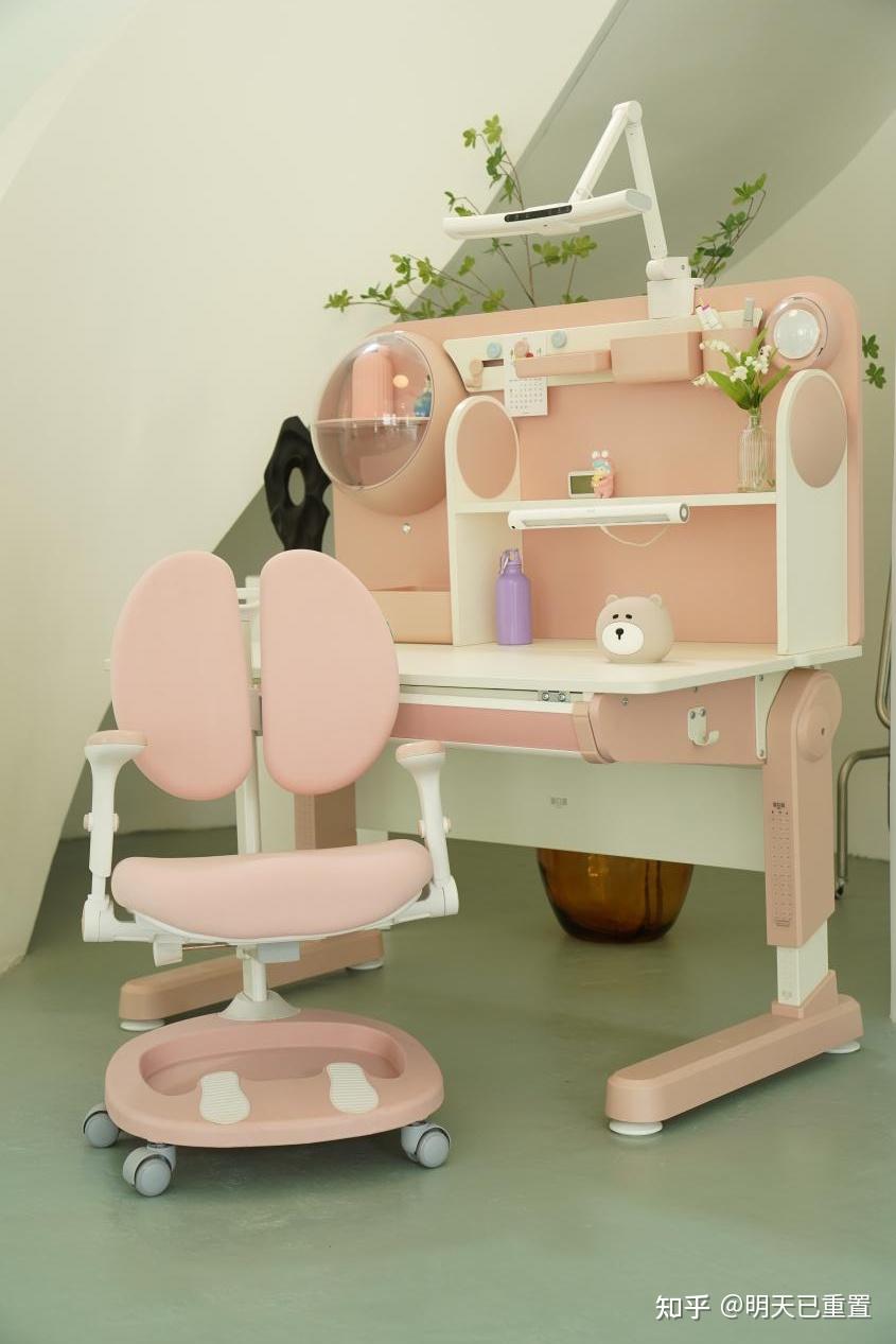 买儿童学习桌椅选什么样子的比较好
