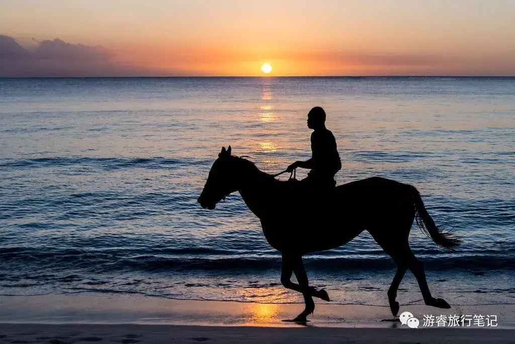 兰塔岛私密小众玩法夕阳下海边骑马