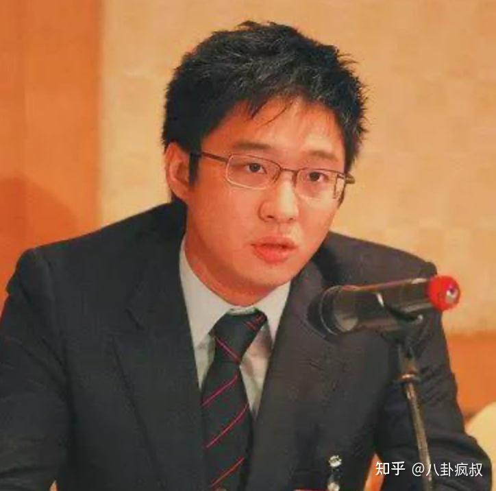 霍启山,需要靠恋情上位?