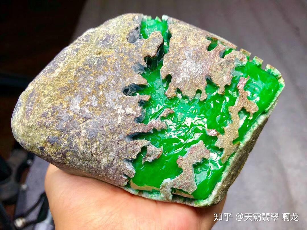 翡翠玉石南齐场口高色阳绿大腕明星级收藏品