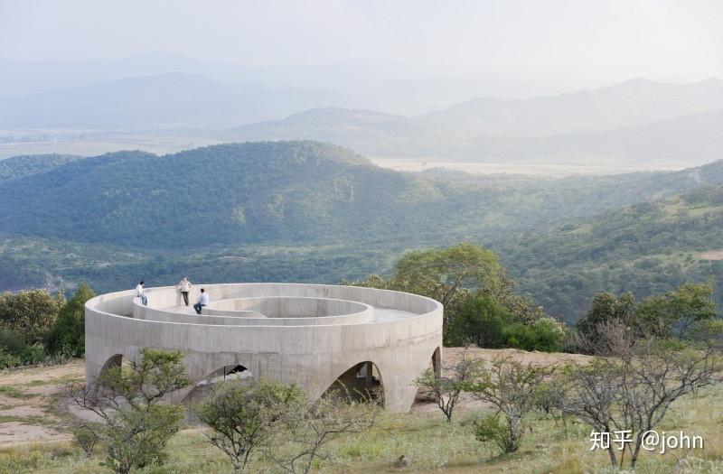 有圆柱形的建筑嘛