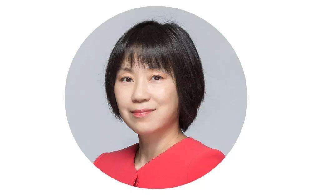 罗静承兴国际集团董事长,ceo罗静来参会带了一个lv手包,包里的物品也