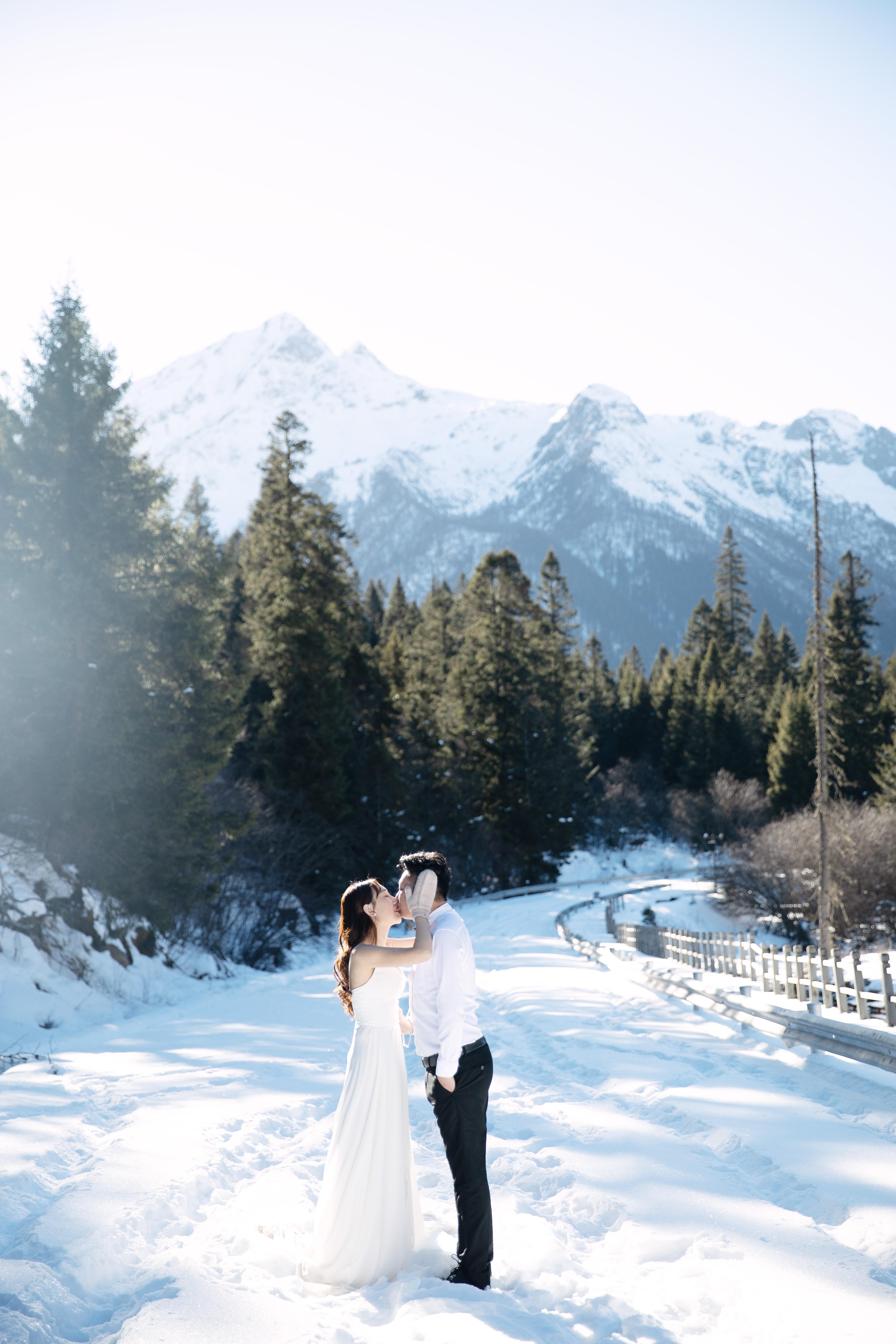 川西旅拍吉尼斯雪景婚纱照达古冰川