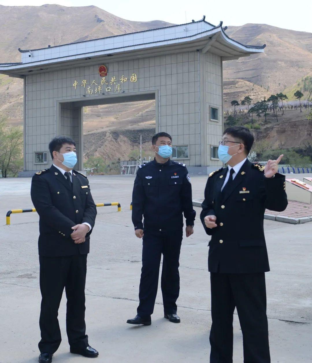 在"管得住,放得开,效率高,成本低"上下功夫,持续优化口岸营商环境