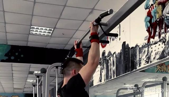 引体向上一定要注意这个细节90的人都做错了