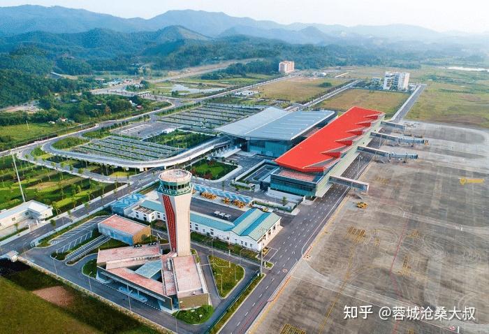 的首站——云屯国际机场是越南最大的私营机场,位于中国北部湾海边,地