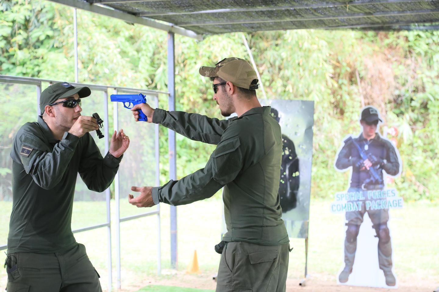 以色列格斗术 | 如何徒手夺枪/制敌?