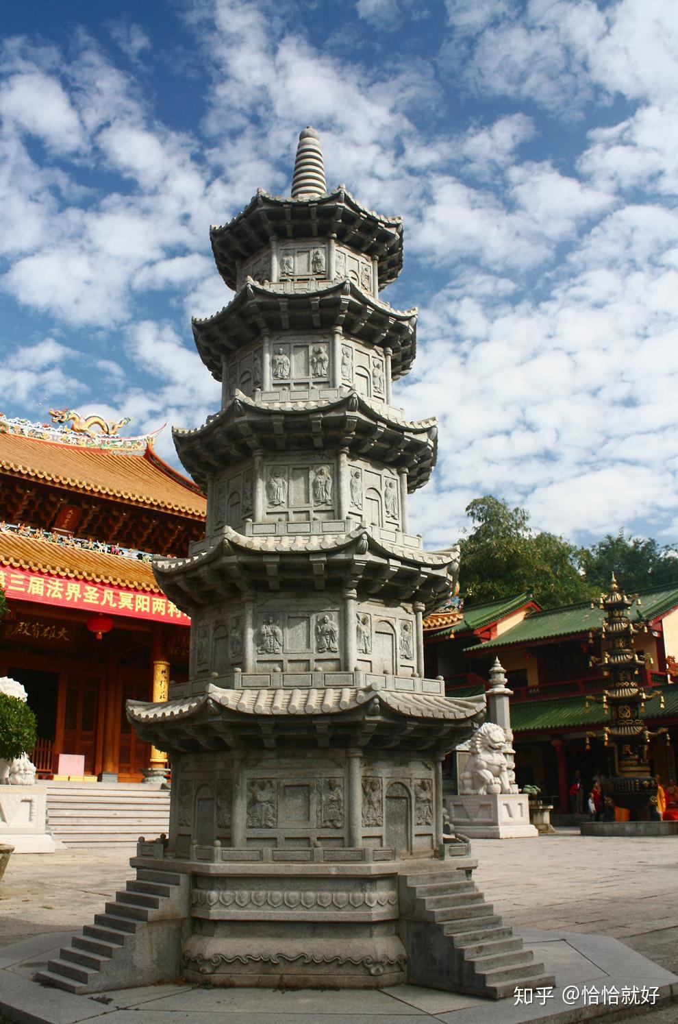 寺院里还有一座建于宋代(元佑年间即1086-1094年)的婆罗门佛塔,三层