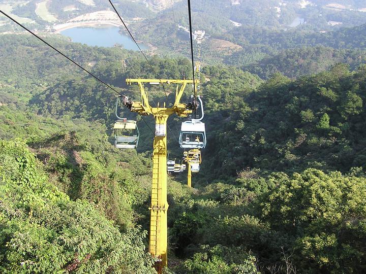 羅浮山雖然有纜車可以協助登頂但是纜車是不到山頂的哦各位去登頂的小