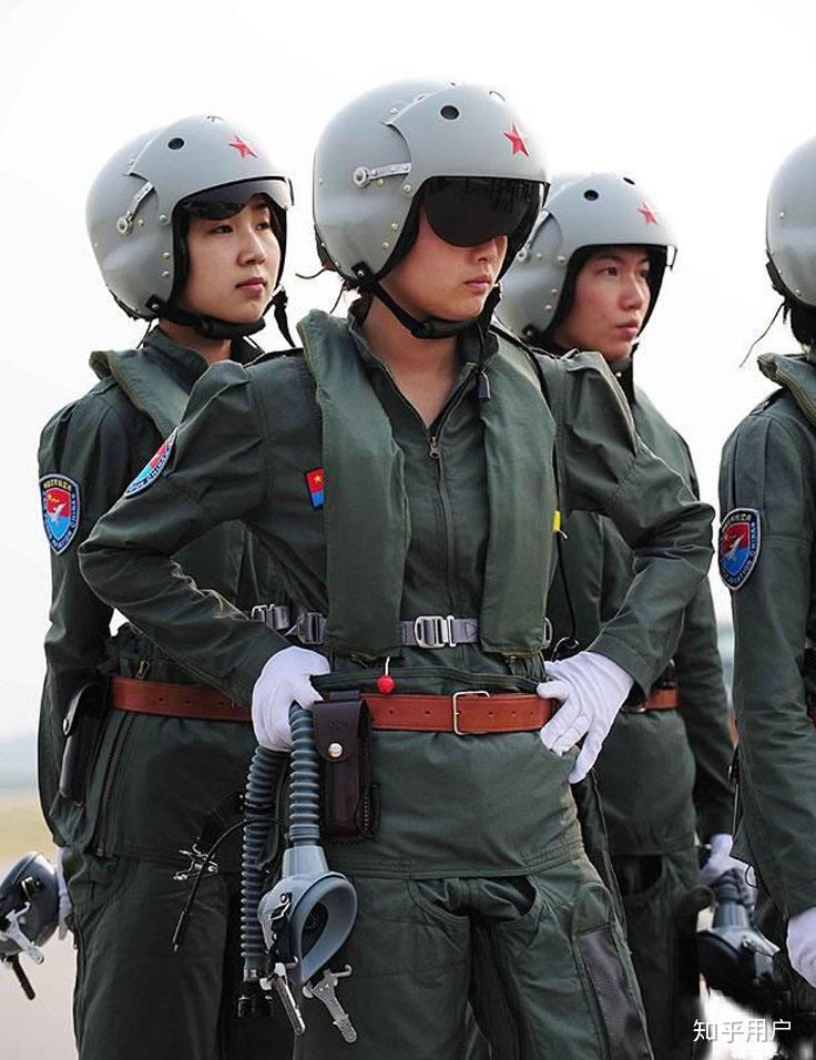 彩虹6号围攻里西班牙干员jackal穿的夹克有什么作用?