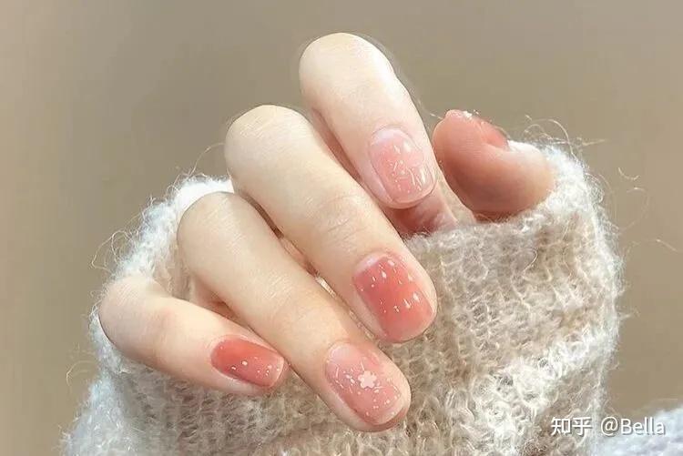 四季皆宜的裸色美甲,百搭显白,不会出错的搭配款式 - 知乎