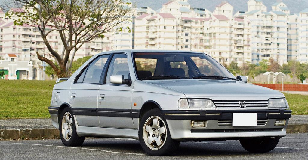 標緻原廠於1987年6月推出的一款中型轎車,用來取代面世已久的305車系