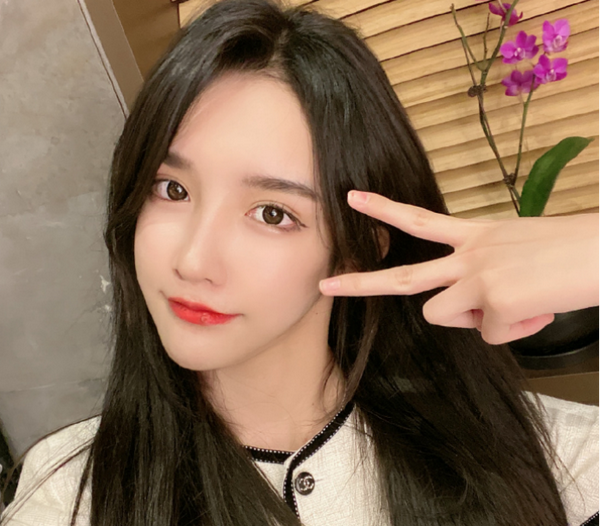 女装大佬艾比终于翻车了 最近伙食开的好 胖到脖子都没了 知乎