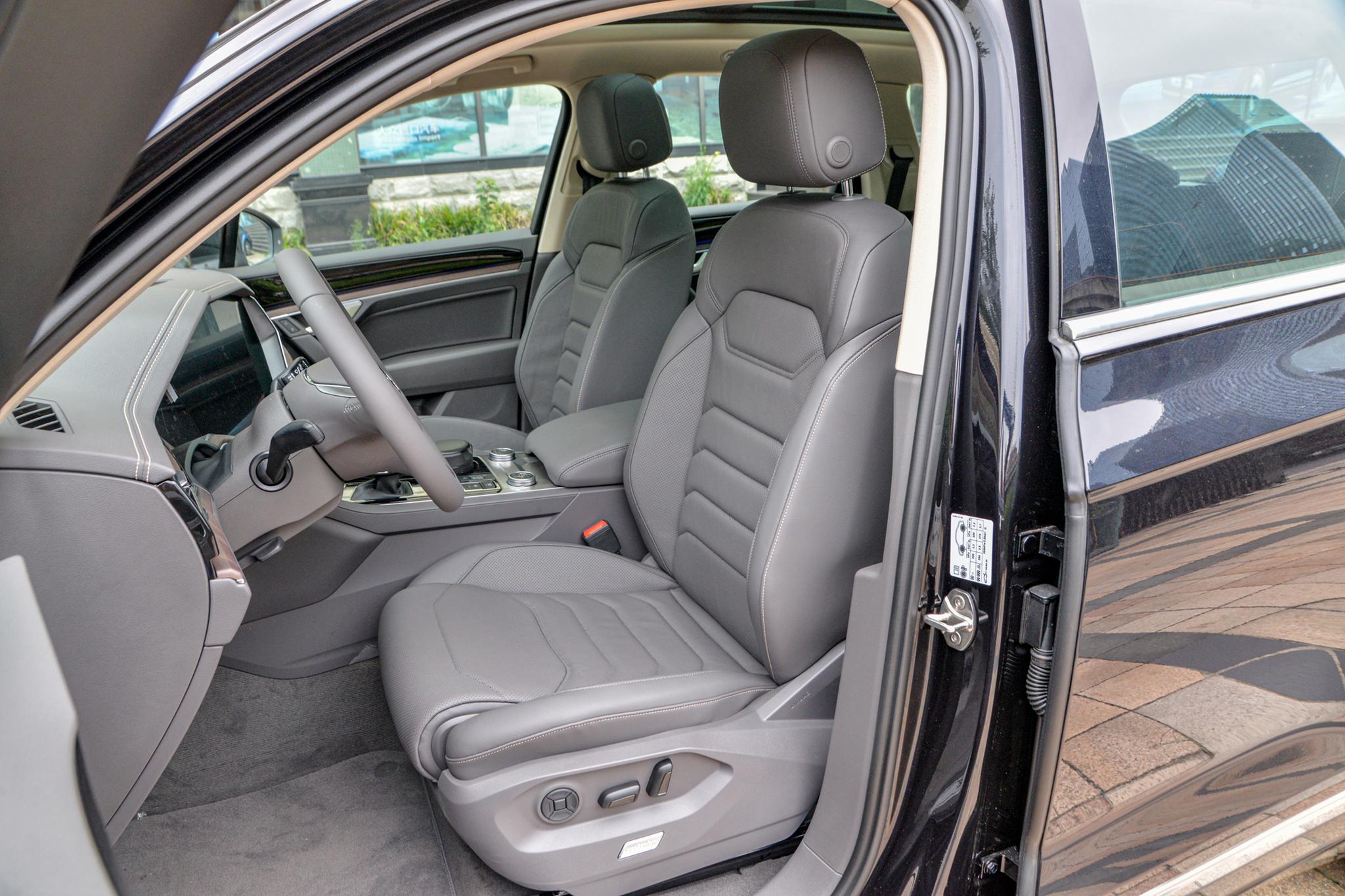 试驾2021款大众途锐这才是原汁原味的德国沃尔夫斯堡的味道