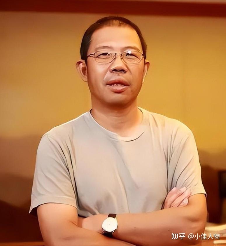 钟睒睒再次蝉联中国首富网友这么有钱却很少捐再买农夫不是人