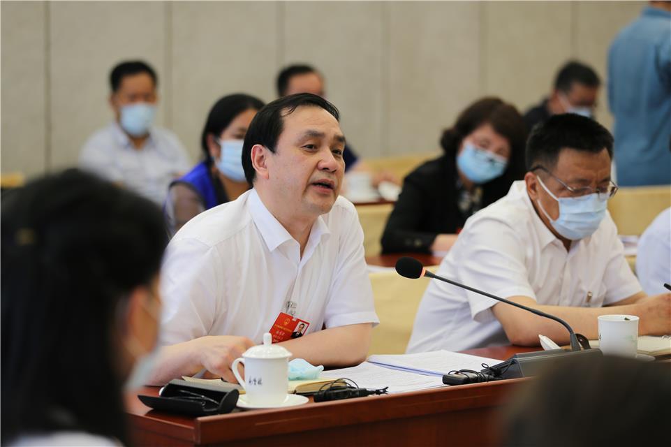 杨伟军代表修改铁路法十分必要