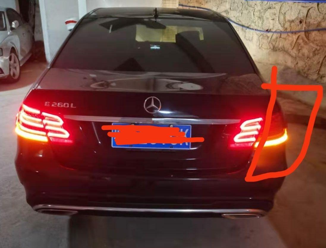 奔驰e300的w212尾灯
