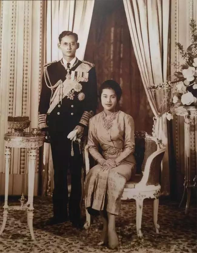 曾经的亚洲最美王后诗丽吉吉滴耶功