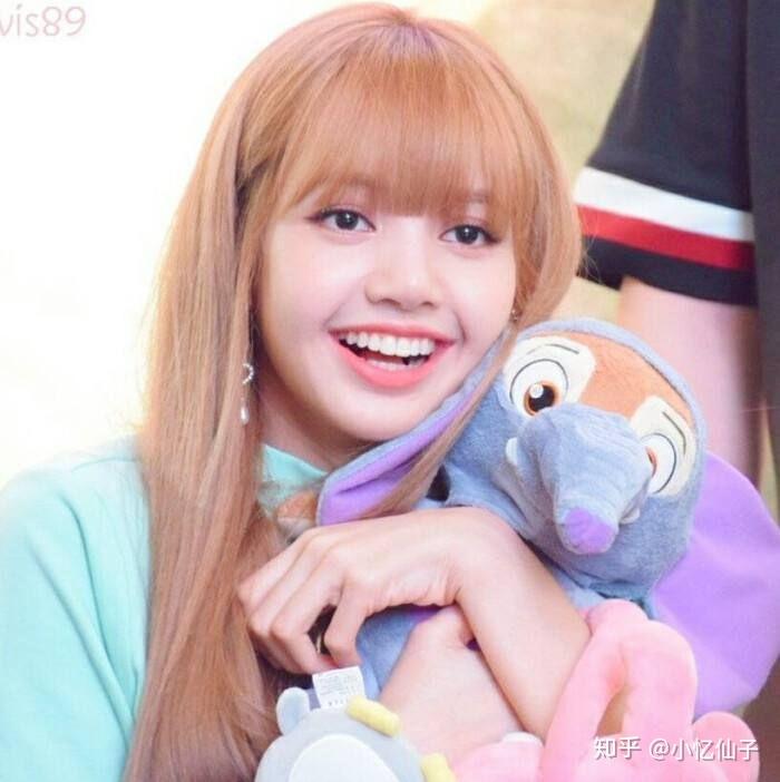 有没有lisa的适合当头像的照片