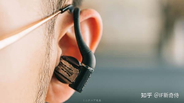 套装里面附带了:walkman 播放器 nw-zx300a 入耳式圈铁耳机 xba-n3ap