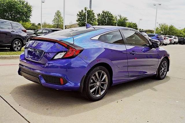 本田思域双门版,外观双门的造型带来很强的运动感,爱了爱了