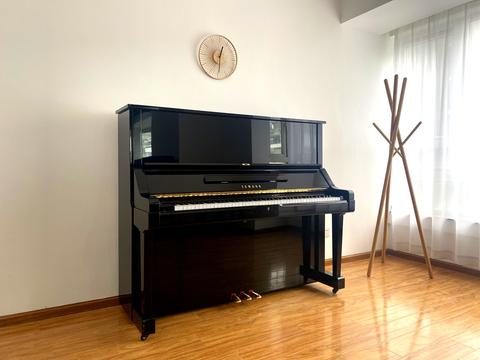 钢琴是基于ux的成功之上改进衍生而来的升级款,121cm的高度适合放在