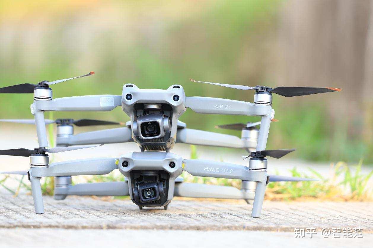 说实话,当拿到大疆air 2s仿佛间以为是air 2,外观笔者对比上一代的第