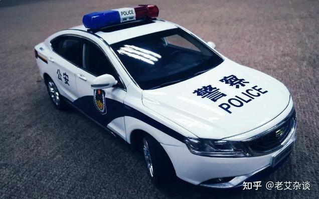 車上印著