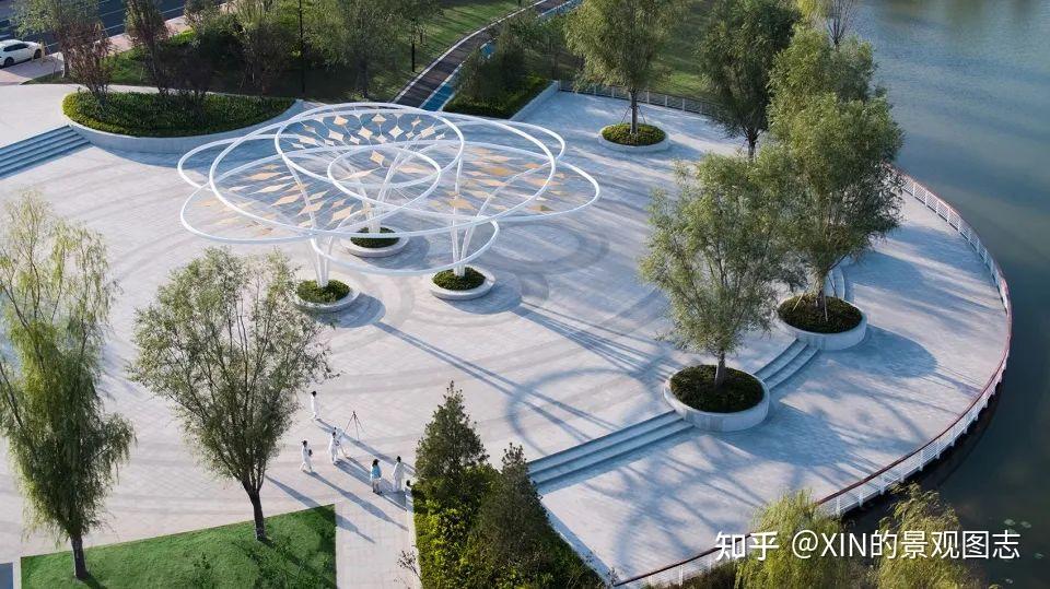 西侧入口广场使