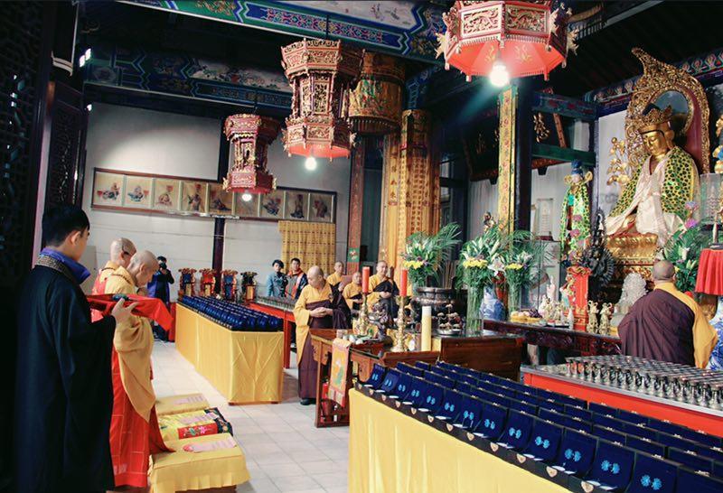 圣寿寺住持广宽法师,樊川观音寺住持宽海法师,另外随行法师10多位