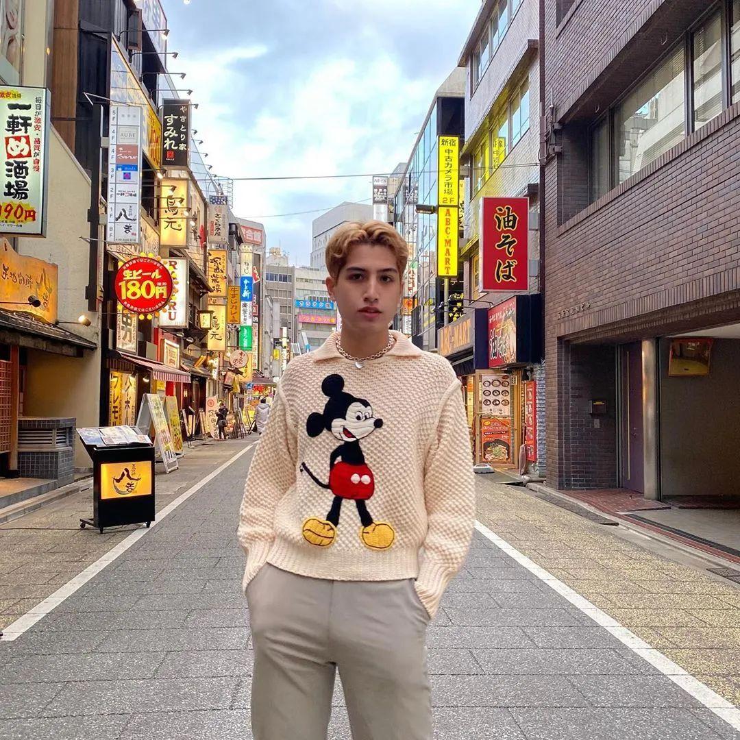 upopfunkyboy追星追成超级新星身高193的混血kol成名史