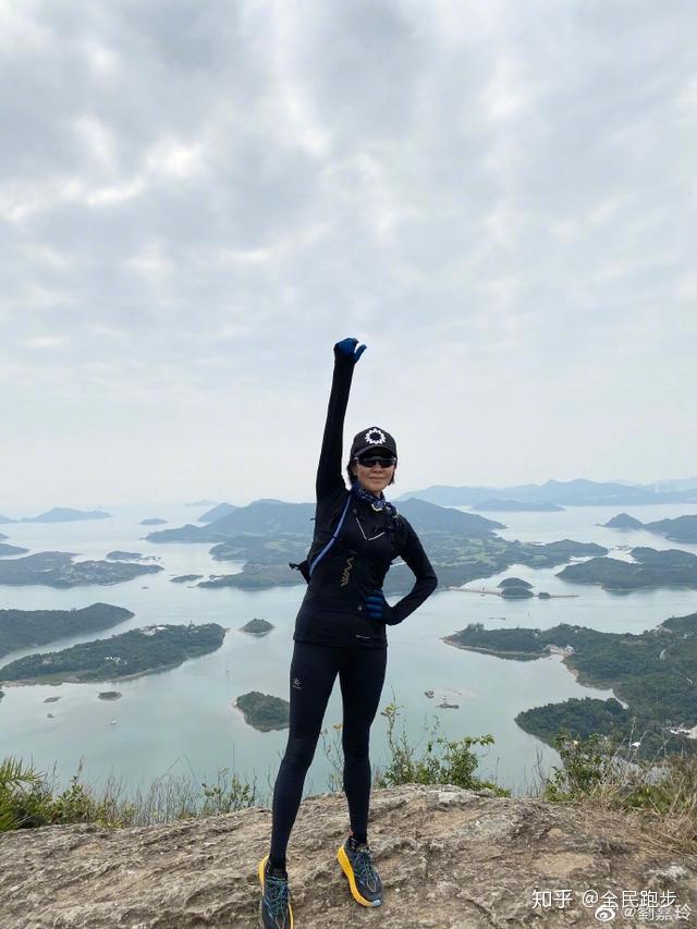 刘嘉玲也一直很喜欢跑步.也会在自己的社交平台上分享自己的跑步