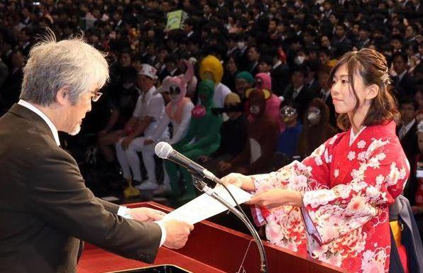 京都大学毕业典礼的"疯狂"