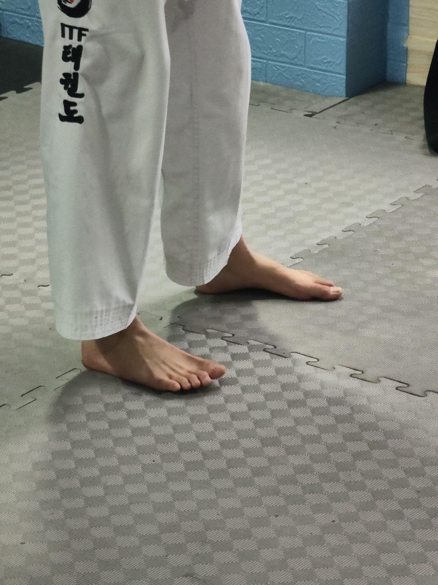 跆拳道女生的脚 脚趾图片