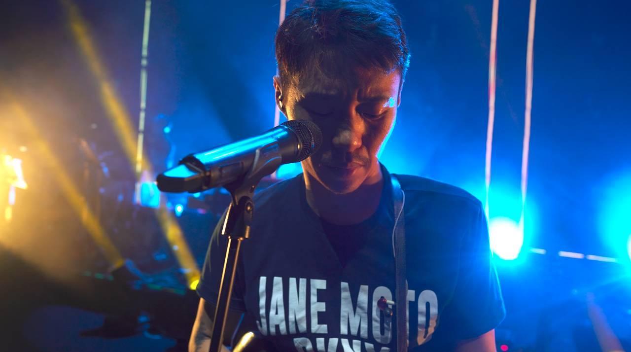 第一次见到毛川是在mao, 当时我在mao负责每个月的演出阵容安排,正巧