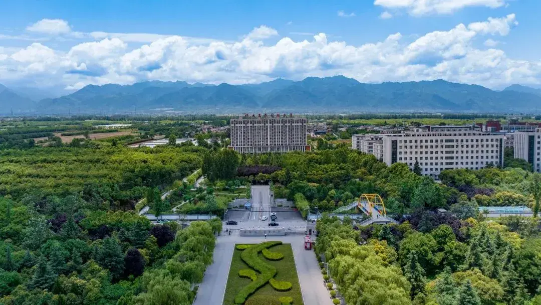 西安科技大学高新学院的一个使命是:"值得托付的应用型,国际化大学,为