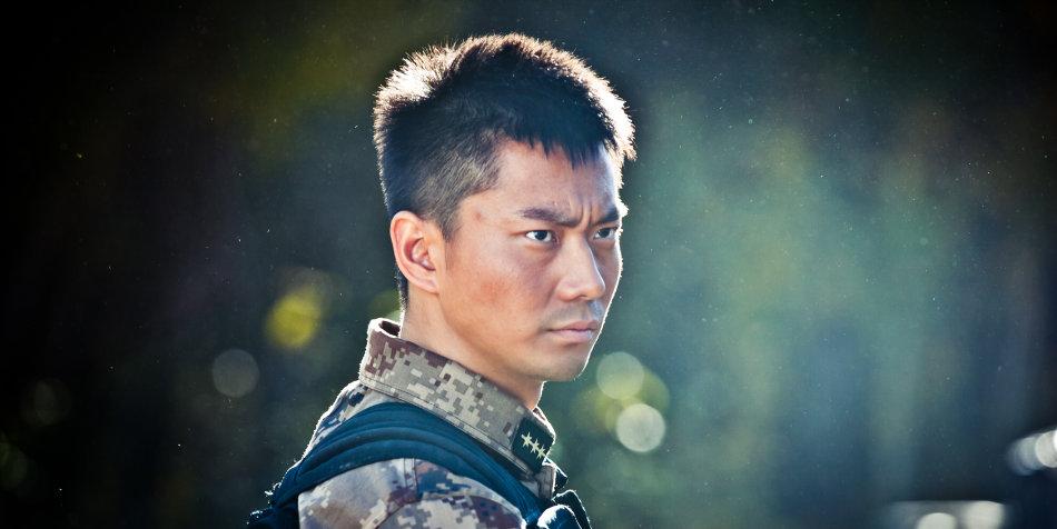 07年的时候,整毕业一年了,戏也没拍成一部,话剧也没演上一个,家长就老