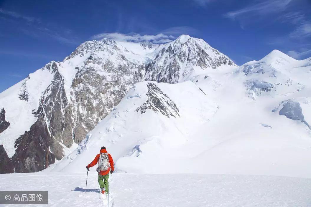 攀登雪山圆自己一个雪山梦