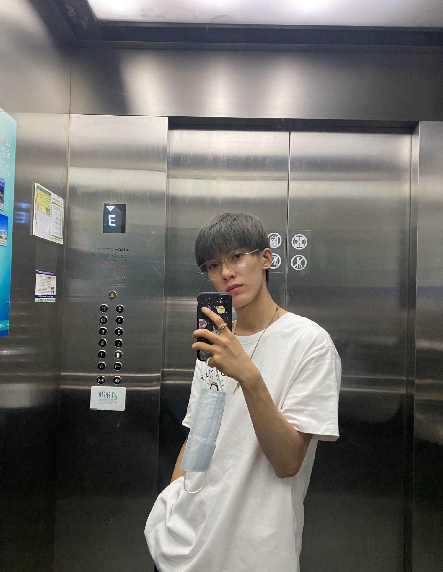 有叶航成的照片吗