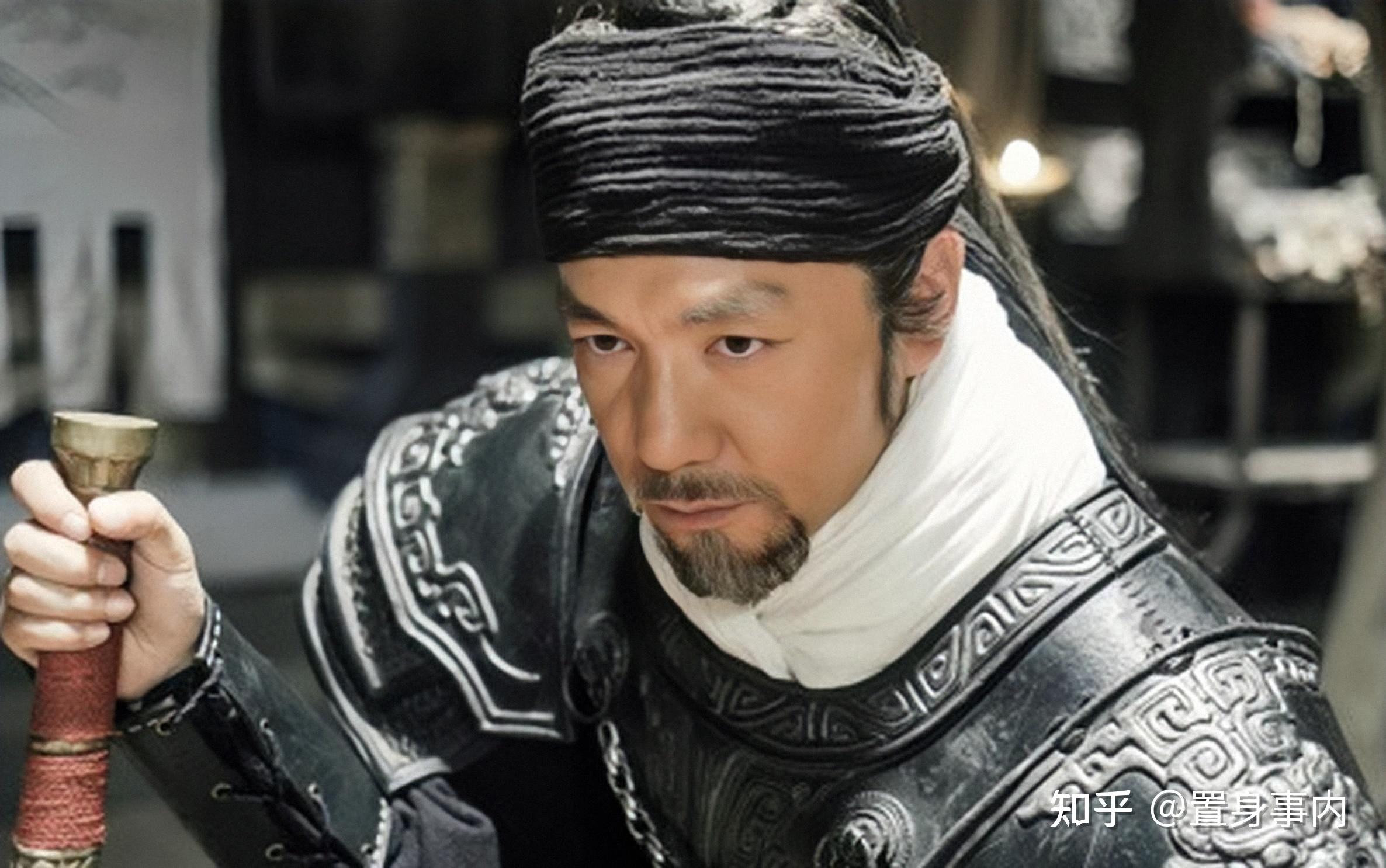 值得一提的是,这些表演都是邢佳栋一个人在无实物对着蓝幕完成的,因为