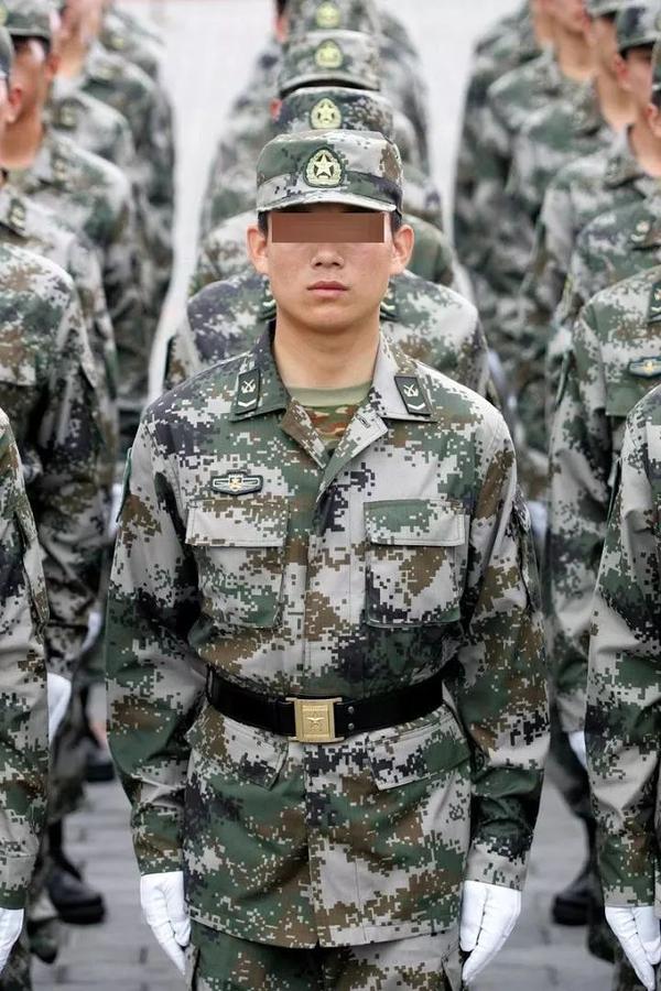 为什么有些军训迷彩服上面打满了马赛克 知乎