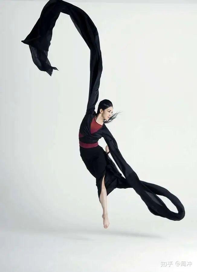 在展现大唐盛世的舞剧《洛阳旧事》里.李裹儿眼角滑落的一滴泪.