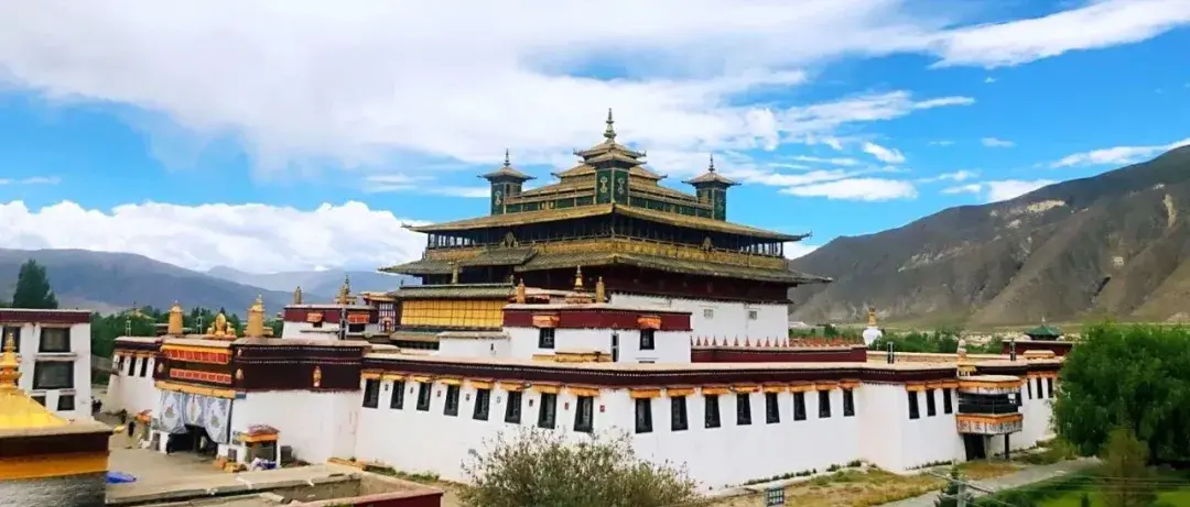 在清晨或傍晚时分,登上海布日神山山顶,便可俯瞰桑耶寺全景和雅鲁藏布